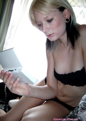 Geekgirlsonline Model